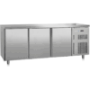 De 3-deurs Gastro-Inox koelwerkbank met een afmeting van 2000(b)x700(d)x850(h)mm