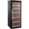 Wijnkoelkast Gastro-Inox 222.051 heeft ruimte voor 125 flessen en heeft een afmeting van 600 (b) x 700 (d) x 1510 (h).